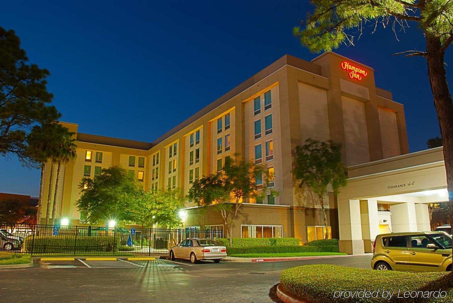 Hampton Inn Houston Near The Galleria Bagian luar foto